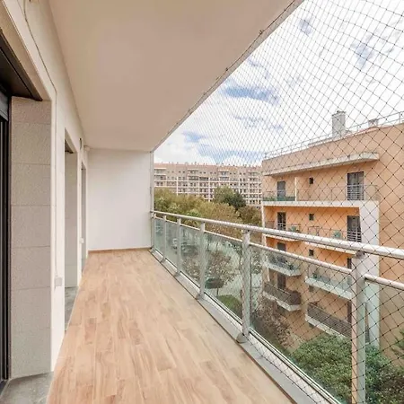 Modern 2-bedroom 15 Min From Center *