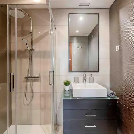 Apartament Modern 2-bedroom 15 Min From Center