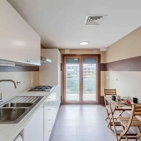 Modern 2-bedroom 15 Min From Center Apartament Amadora