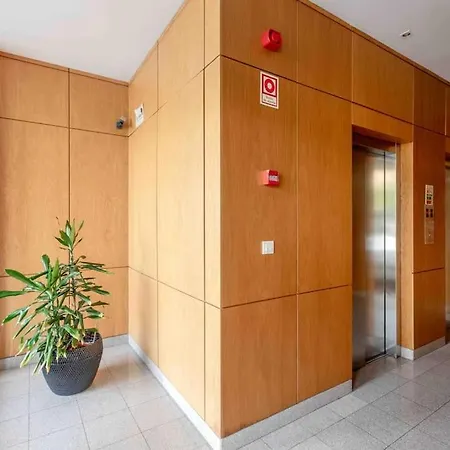 Modern 2-bedroom 15 Min From Center Apartament *