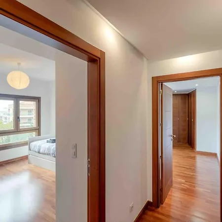 Modern 2-bedroom 15 Min From Center * Amadora