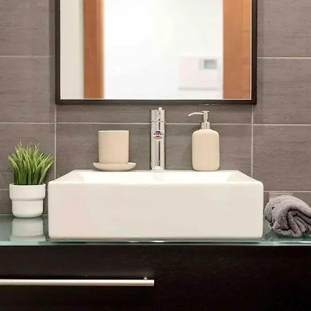 Modern 2-bedroom 15 Min From Center Apartament Amadora