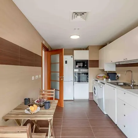 Apartament Modern 2-bedroom 15 Min From Center