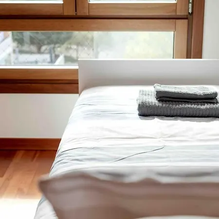 Modern 2-bedroom 15 Min From Center