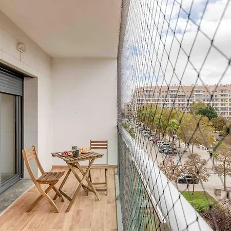 Modern 2-bedroom 15 Min From Center Apartament Amadora