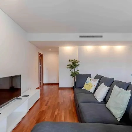 Apartament Modern 2-bedroom 15 Min From Center